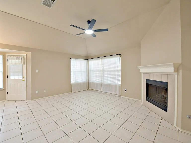 3924 Newland Dr — Photo 8