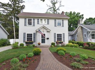 114 S Commonwealth Ave, Aurora, IL 60506