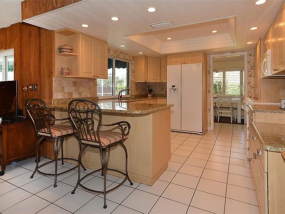 4th image of 1949 Forest View Dr
