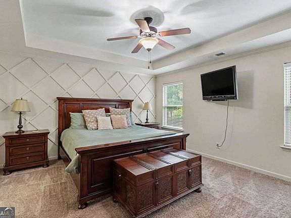5th image of 252 Parkmont Way