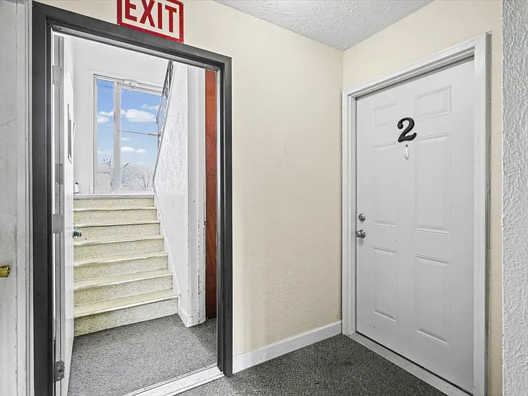 321 Riley Dr — Photo 6