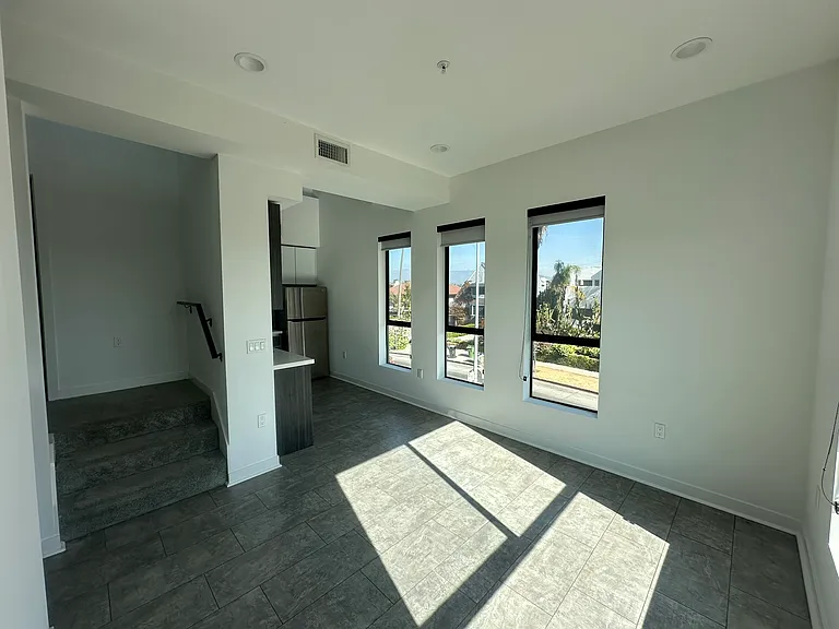 519 N Normandie Ave #1 — Photo 6