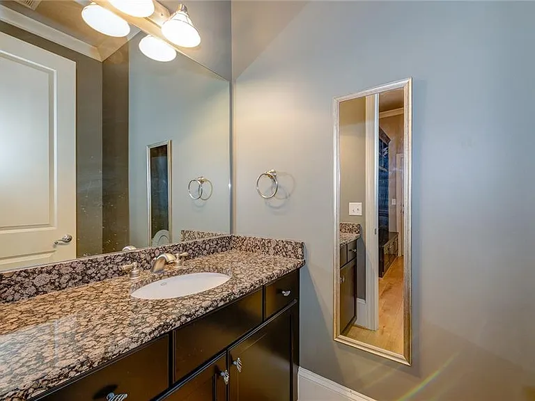 950 Glengate Pl — Photo 44