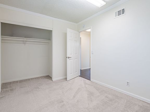 5th image of 6894 N Auburn Cir