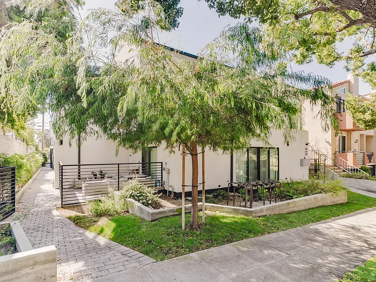 536 E San Jose Ave — Photo 3