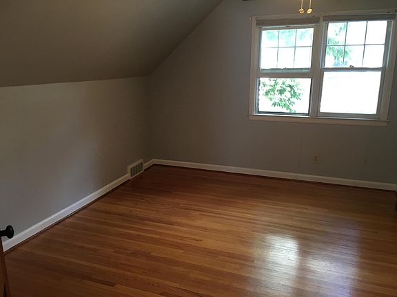 3rd image of 160 Glen Ave