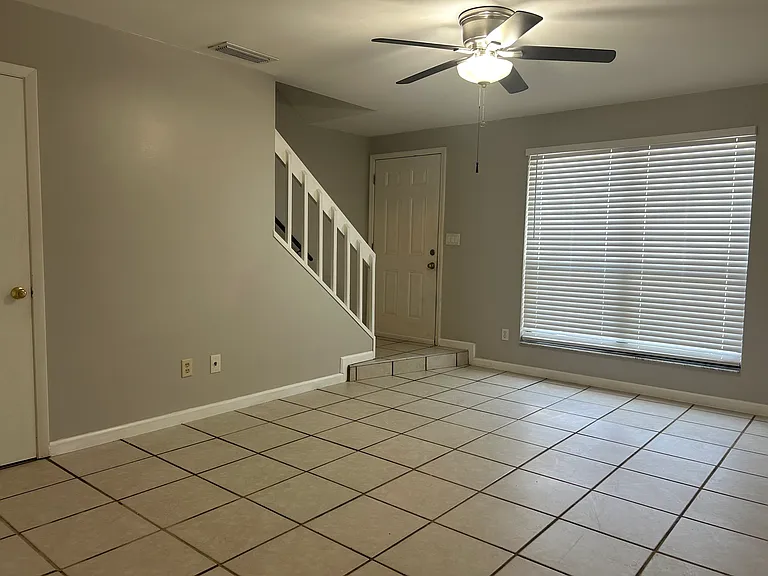 608 Casa Park Ct #J — Photo 2
