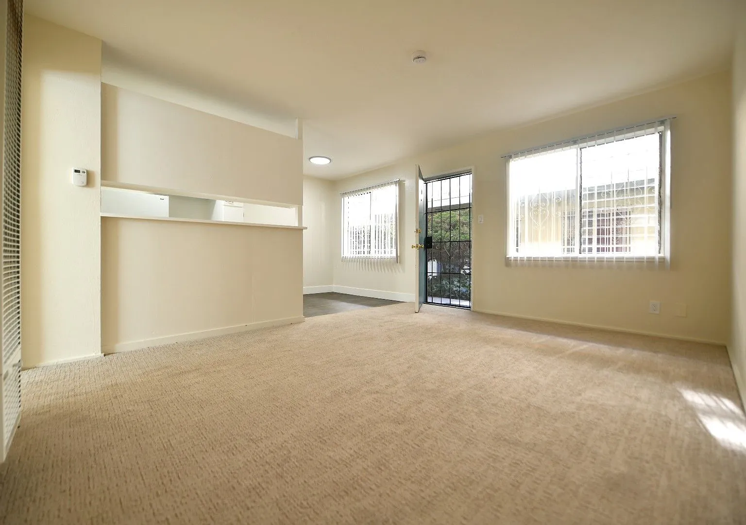 1p692 - 1898 Alcatraz Ave. — Photo 3