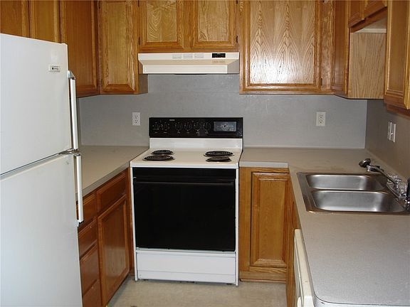2nd image of 1009A Autumn Cir