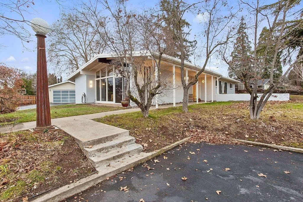 248 S Modoc Ave photo 1