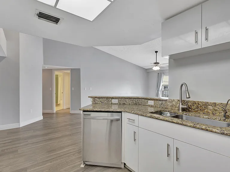 600 Crestwood Ct N #609 — Photo 5