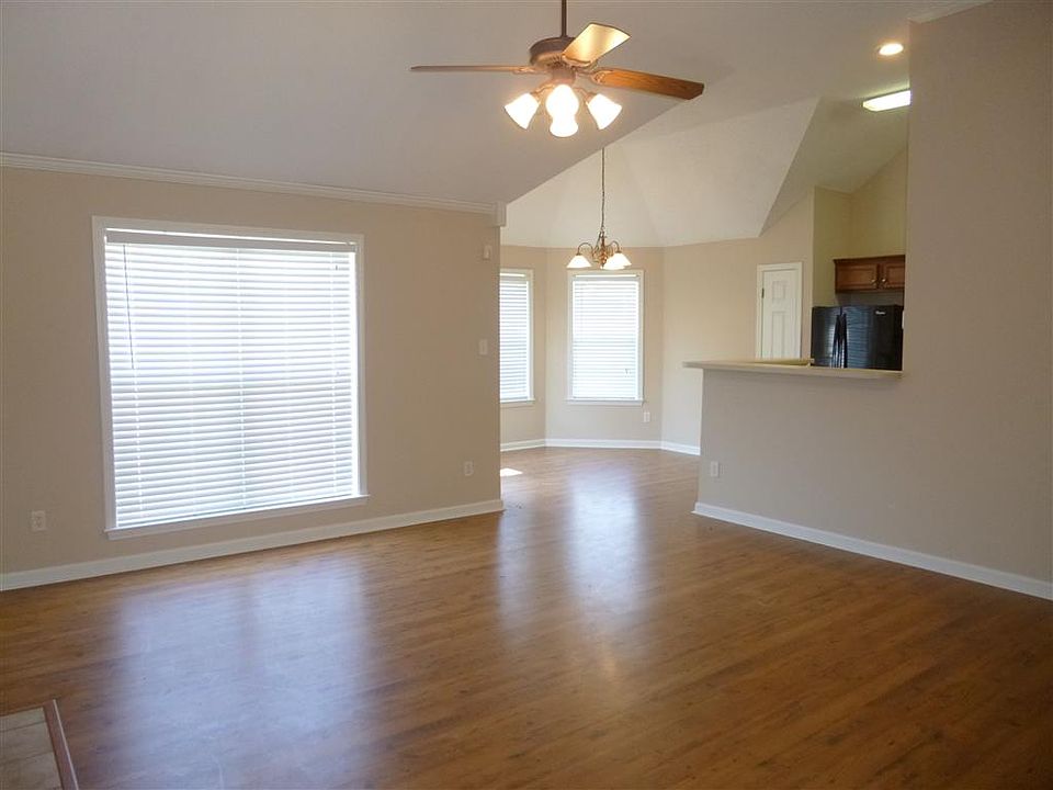 1st image of 2581 Plum Creek Dr