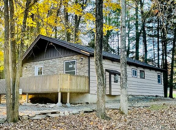 2nd image of 104 Lone Oak Dr