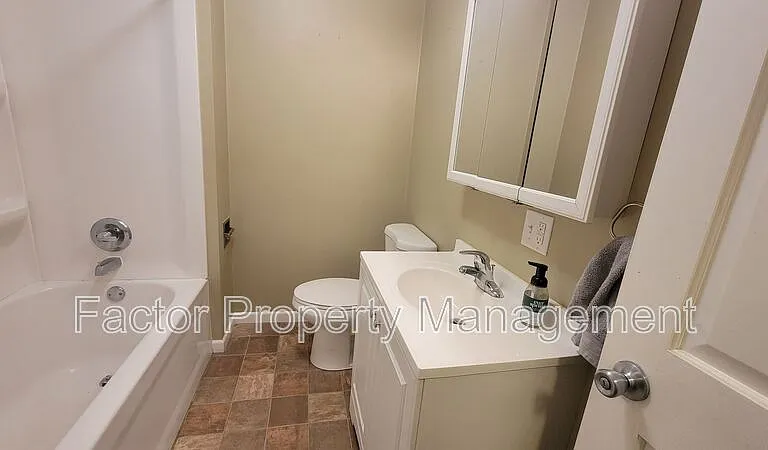 730 N Broad St — Photo 8