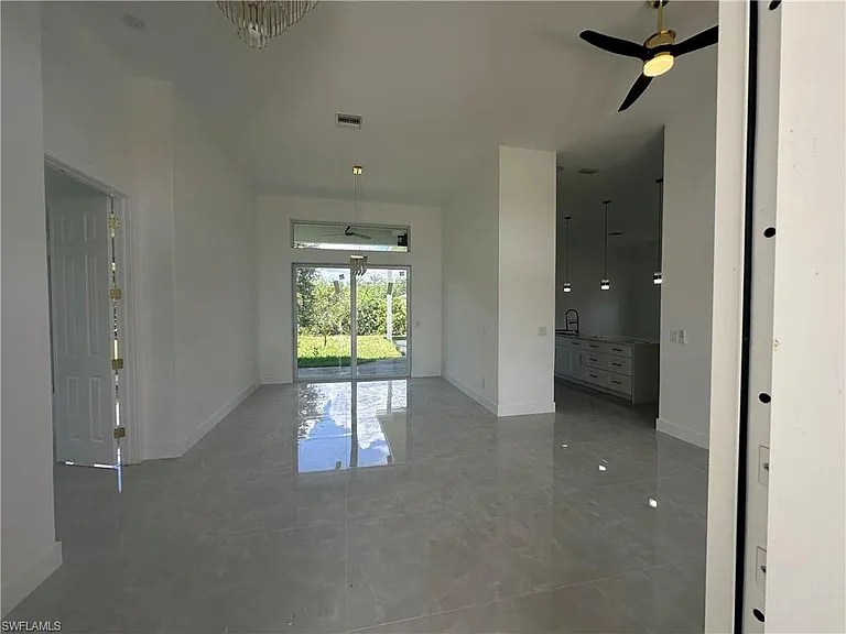 2220 SE 18th Ave — Photo 7