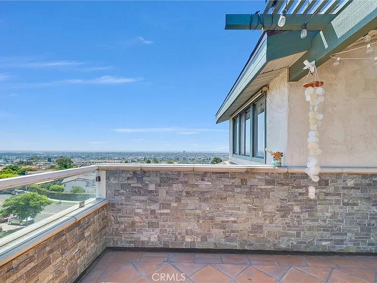 2215 Molino Ave #2215B — Photo 1