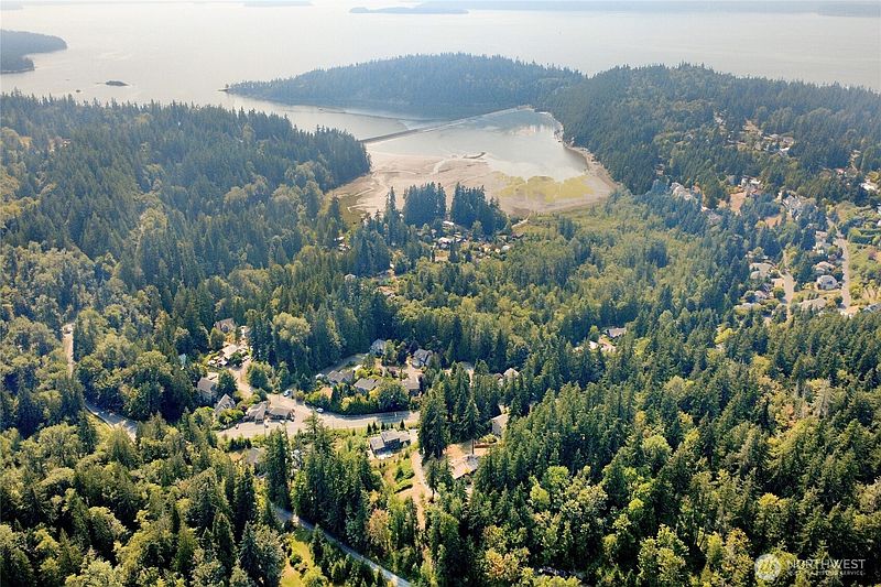 3rd image of 685 N Chuckanut Drive