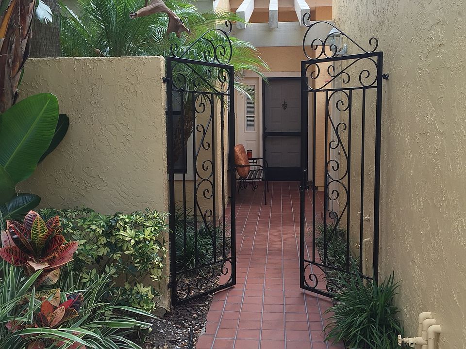 1st image of 156 Regents Ct