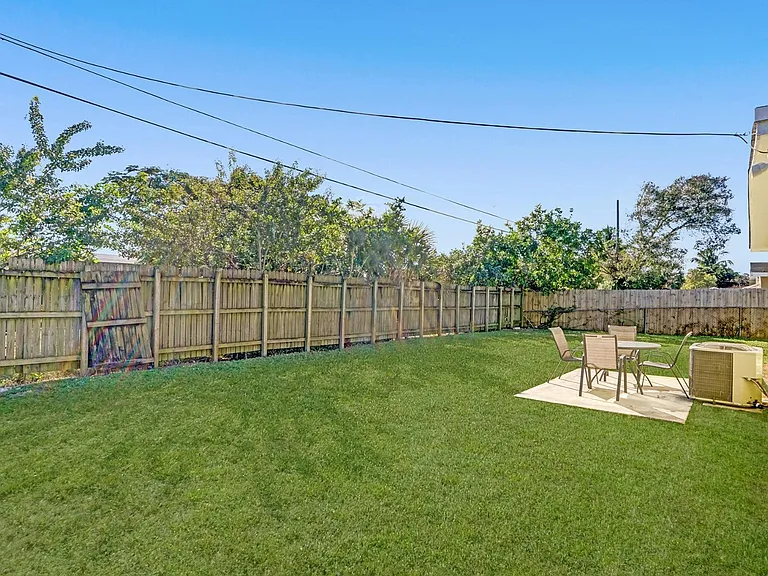 6110 SW 38th St — Photo 16