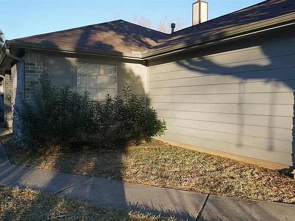 3rd image of 19922 Sycamore Valley Dr