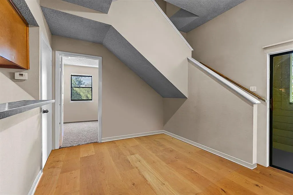 1 bed, 1.0 bath, 1043 sqft, $600 — Photo 3