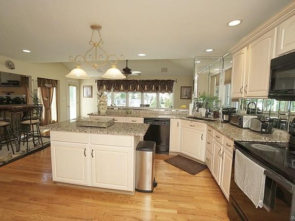 3rd image of 150 Forest Creek Ln