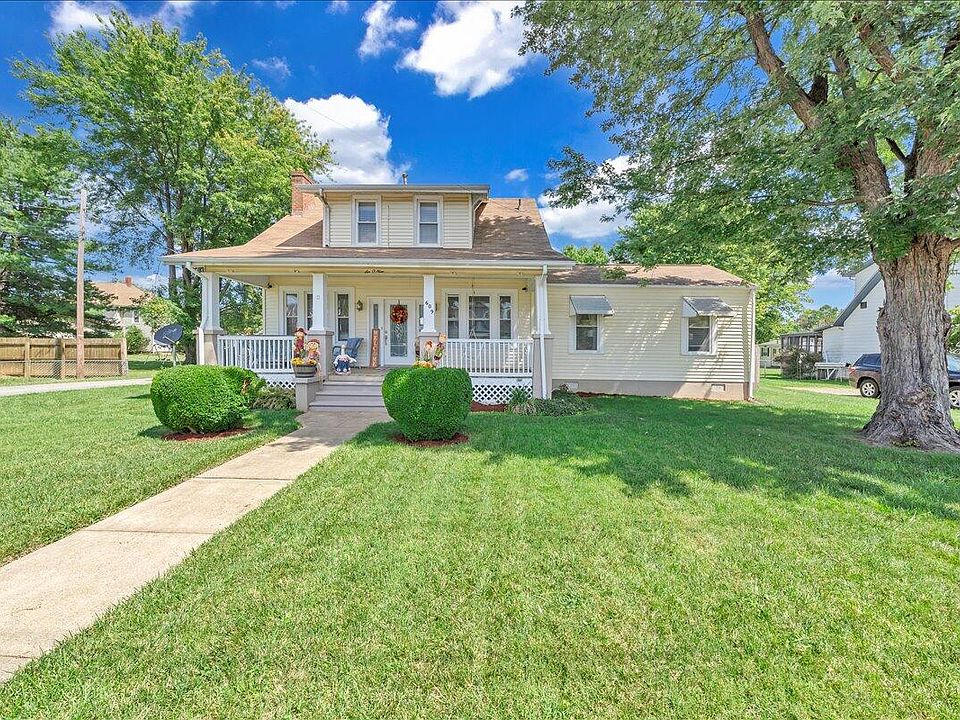 1st image of 609 Front Ave