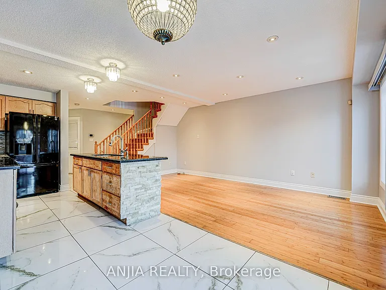 146 Billingsley Cres — Photo 13