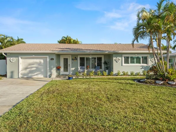 10121 4th St E, Treasure Island, FL 33706