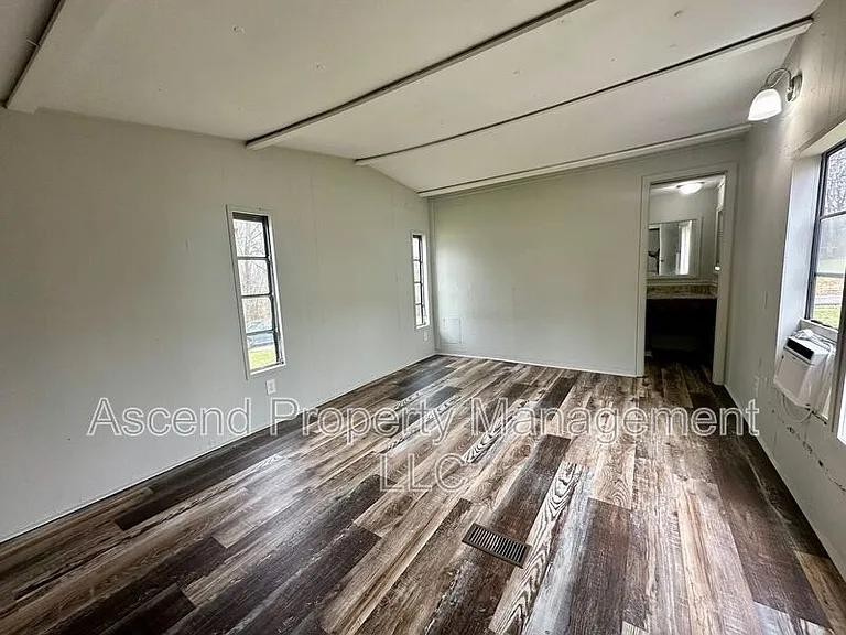 1931 Wilkes Ave — Photo 7