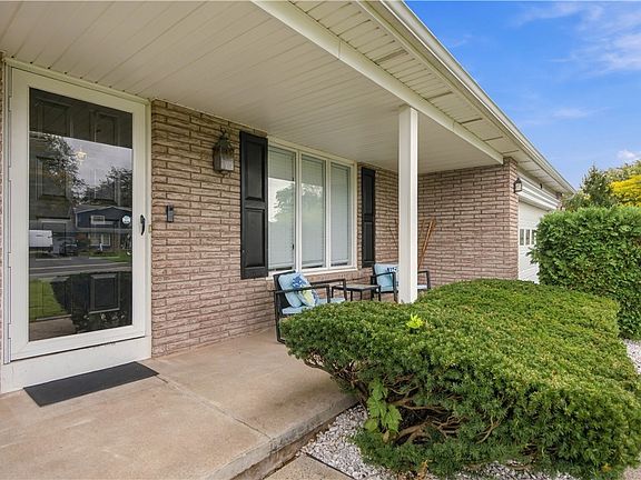 4th image of 54 Old English Dr