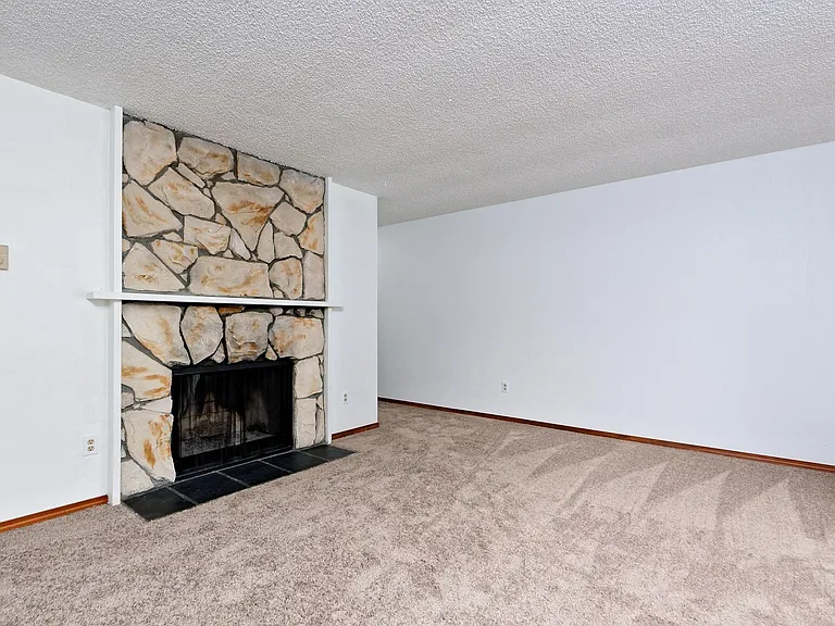 4325 Ridgewood Ln NW — Photo 9