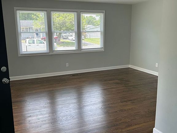 3rd image of 702 Sioux Dr