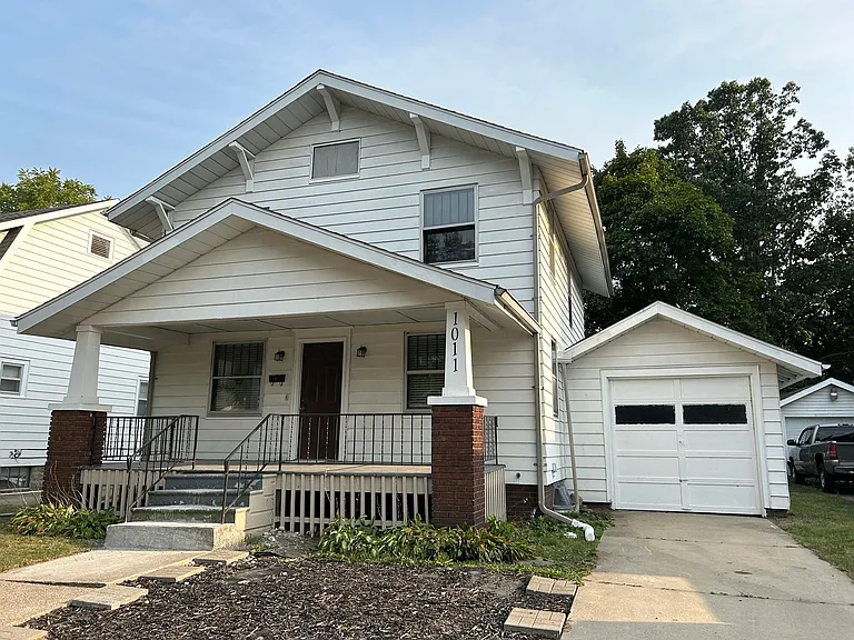 1011 Maple Row — Photo 12