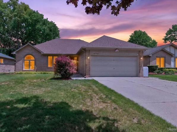 46362 Springhill Dr, Shelby Township, MI 48317