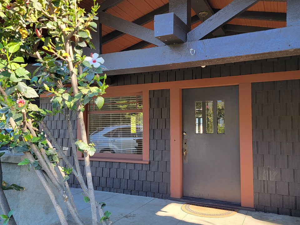 6054 Selma Ave Front Porch