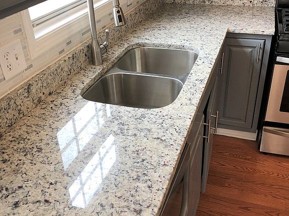 4th image of 413 Kensington Dr