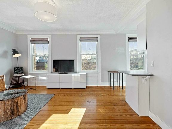 3rd image of 9-09 43rd Ave #2