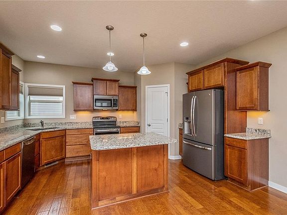 3rd image of 1680 SE Heritage Dr
