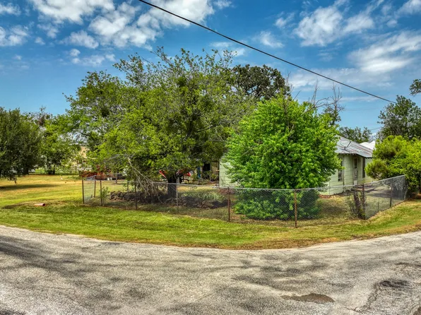 62 Travis St, Santo, TX 76472