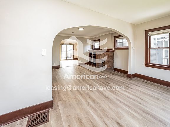 1385520_005_living_room_13735377.jpg