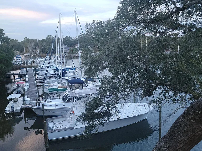300 Yacht Club Dr #17A — Photo 1