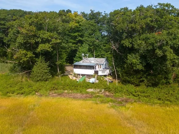 45 Stackyard Rd, Rowley, MA 01969