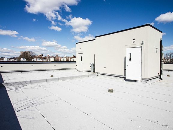3rd image of 225 Winthrop St #1R