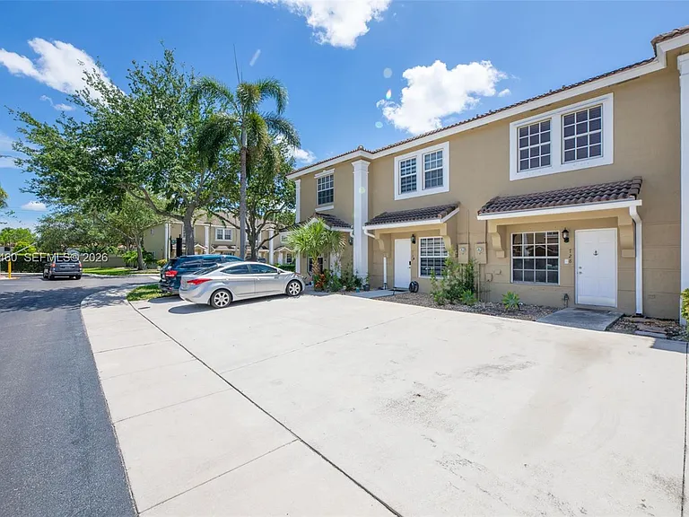 728 SW 122nd Ave #0 — Photo 3