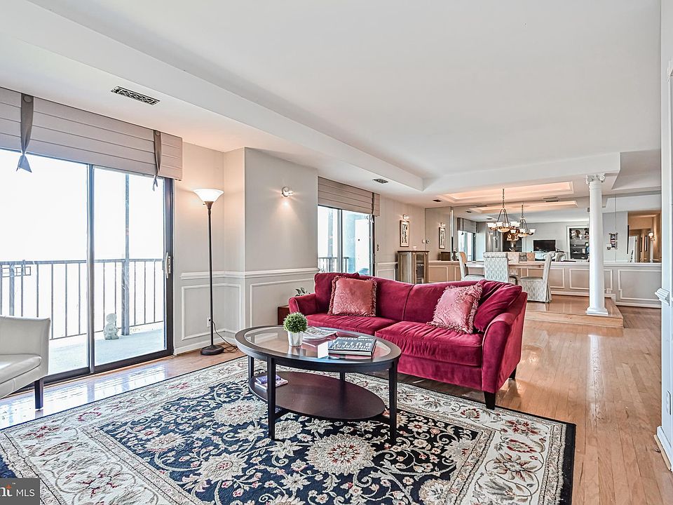 1st image of 3800 Powell Ln #Penthouse 16