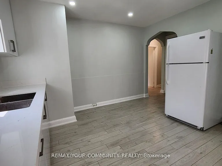 207 Olive Ave — Photo 5