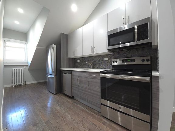 3rd image of 145 Bleecker St #4B