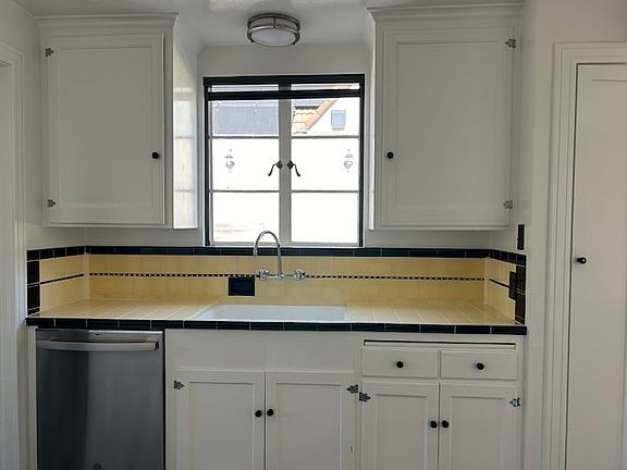 5th image of 1214 Illinois St
