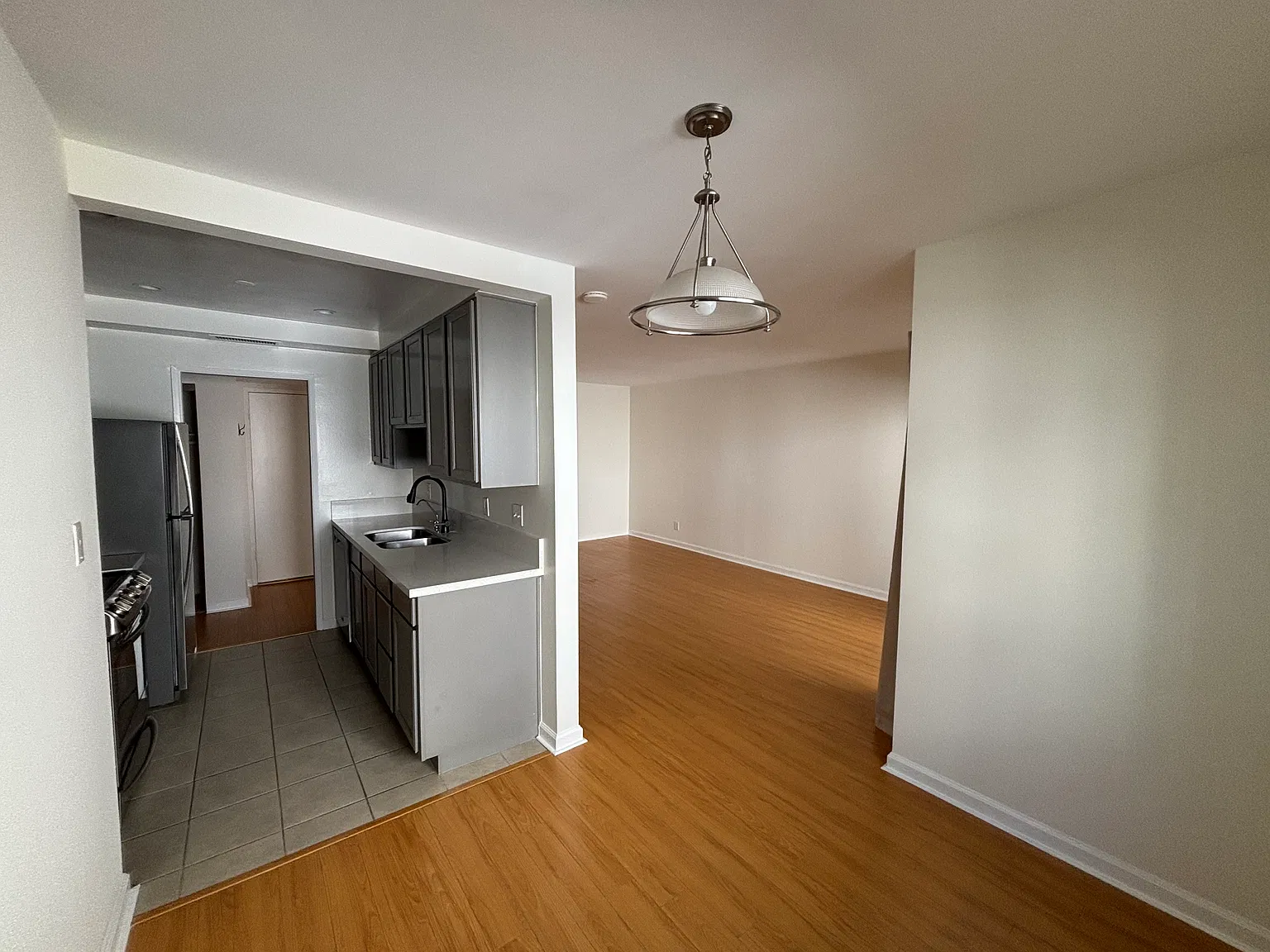 1 bed, 722 sqft, $2,400 — Photo 3